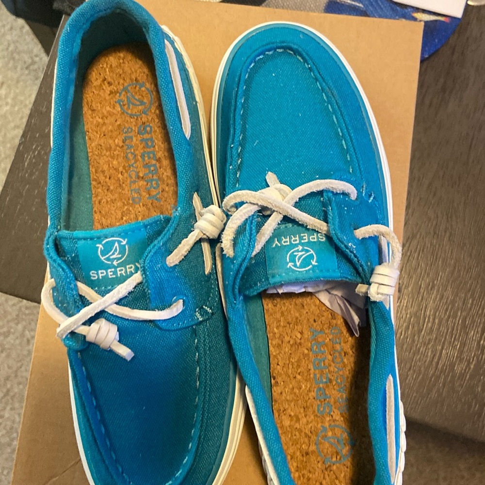 Turquoise platform Sperry’s